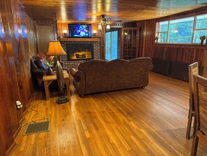 Smart TV, fireplace, DVD player