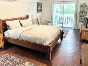 5 bedrooms, iron/ironing board, travel crib, WiFi - Oceanfront Estate w/ Dock & Boat Ramp | Kayaks | Millionaire’s Row (Tavernier)