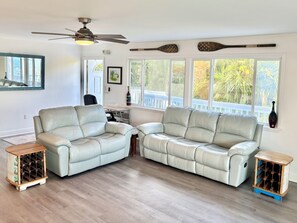Smart TV, DVD player, books, video library - Oceanfront Estate w/ Dock & Boat Ramp | Kayaks | Millionaire’s Row (Tavernier)