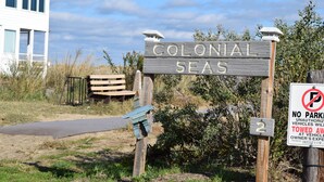A wooden sign with "Colonial Seas" and a no parking sign. - Pet Friendly Ocean Front Building Downtown Dewey Beach Sleeps 7 (Dewey Beach)