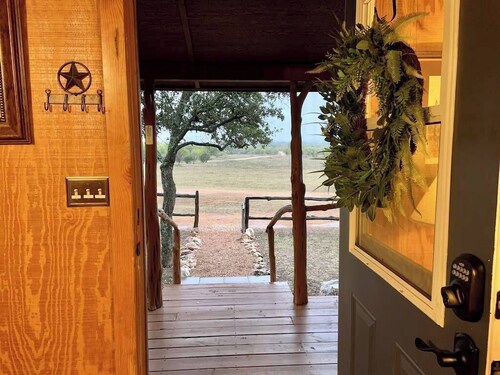 Hickory Ridge Hide Away Cabin- Romantic Getaway, Beautiful Starry Skies, Sunsets