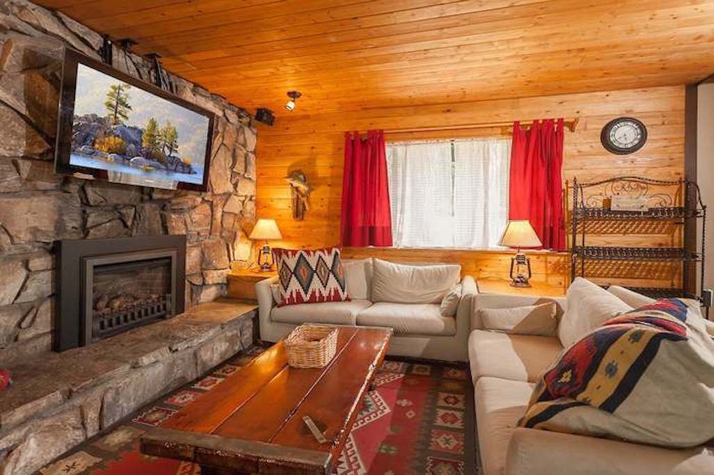 4 Bed, 2 Bath - Close to Snow Summit & Great for Sledding in the Backyard