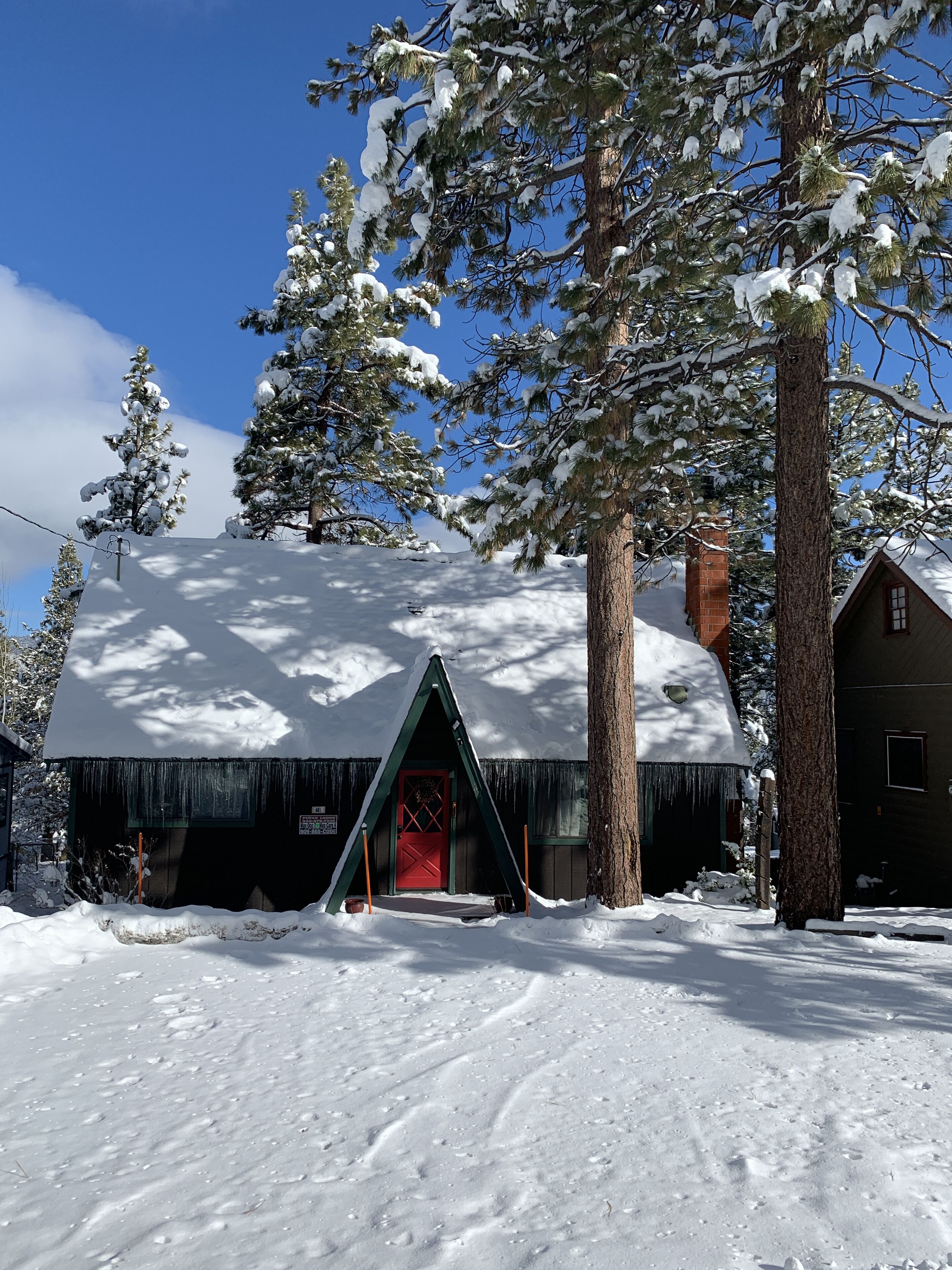 4 Bed, 2 Bath - Close to Snow Summit & Great for Sledding in the Backyard