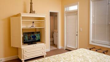 6 bedrooms, iron/ironing board, free WiFi