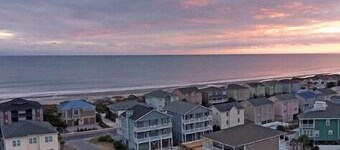 New For 2025! New Paint, New WASHER and DRYER, New COMFORTERS!!