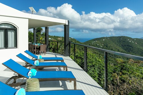 Sapphire Sunrise~ private pool! Perfect location to enjoy all of St. John!
