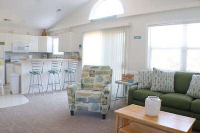 Bright & Beachy 3 bed/2 bath Soundside MP6