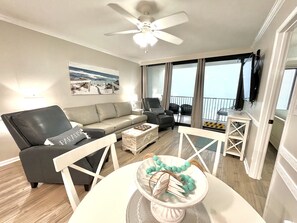 Smart TV, DVD player - Cute Beach Front Condo in Island Winds West Near The Hangout! (Gulf Shores)