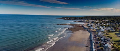 Una playa cerca, toallas de playa