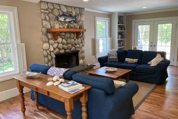 Large and bright living room