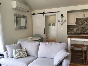 Smart TV, libros y estéreo