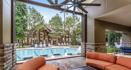 Beautiful Pool View 1 bedroom/1 bath condo in The