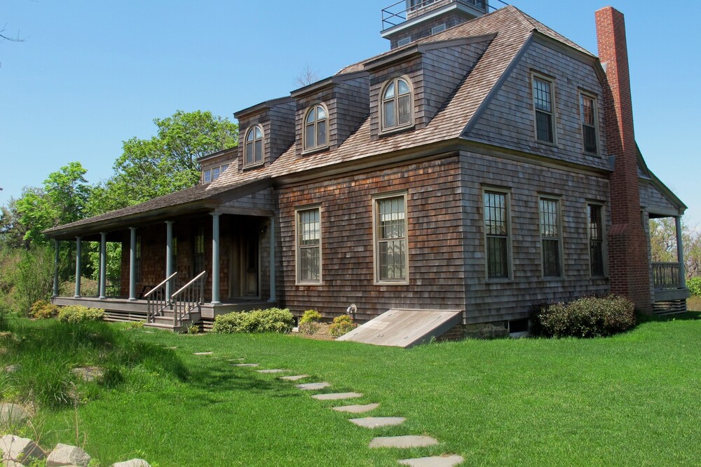 Bohemian Old Life Saving Station with Beach & Pool