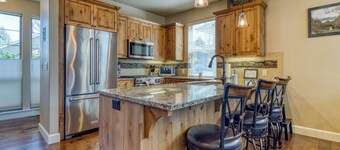 Prachtige 2017 gebouwd huis in Eagle Crest met fantastische voorzieningen en gastpassen