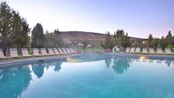 Piscine couverte, piscine extérieure