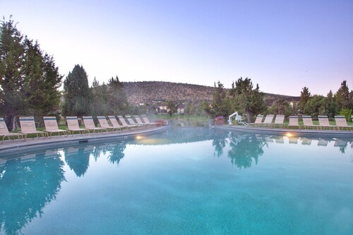 ⭑ Eagle Crest Retreat ⭑ Indoor Pool Access • Bikes • Patio • Loft