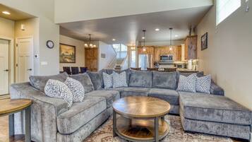 TV connectée, cheminée, jeux vidéo, lecteur de DVD