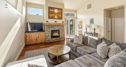 3BR Resort Home at Eagle Crest - Bikes for All Ages, Golf, Sleeps 8