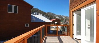 Trails End - In Town - Hot Tub - Flat Panel TVs in all BRs - Wood Burning Firepl