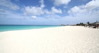 2 Bedroom, Beachfront, Amazing Ocean View, Modern ful