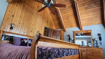 4 bedrooms, iron/ironing board, travel crib, free WiFi