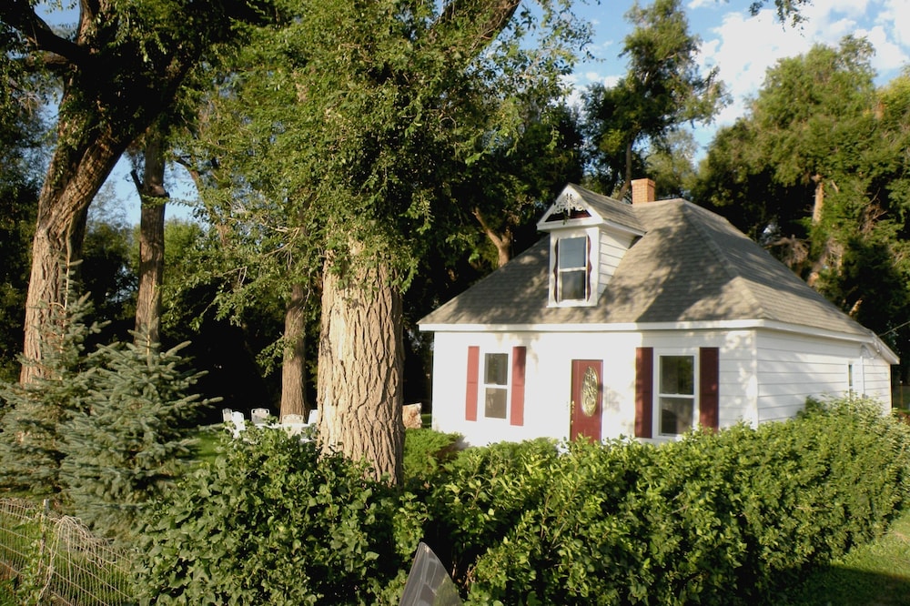 Swan Meadow Cottages Resort, A Private Victorian Style Cottage