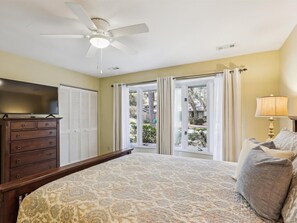 3 عدّة غرف نوم ومكواة/لوح كي وخدمة الإنترنت وملاءات أسرّة