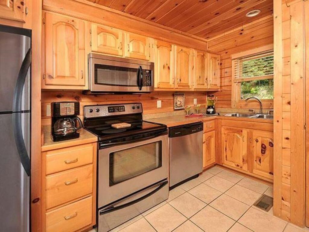 A Touch of Class - Pet Friendly!| Brand New Hot Tub!| Mountain & City View