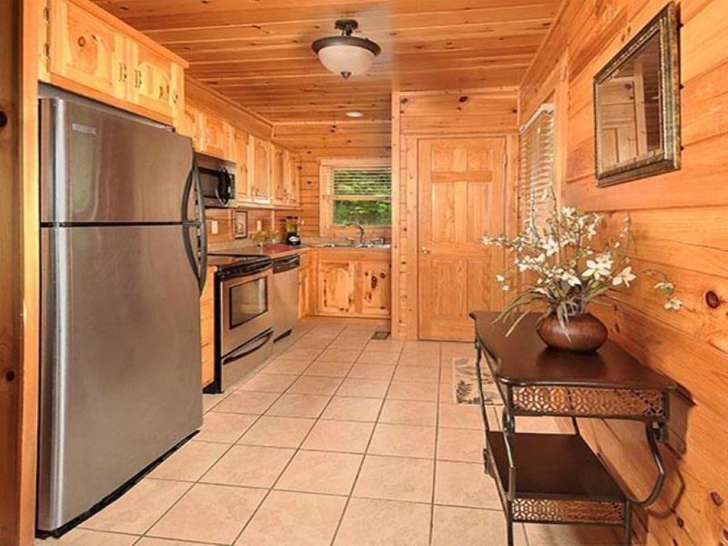 A Touch of Class - Pet Friendly!| Brand New Hot Tub!| Mountain & City View