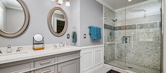 Fabulous 5 Bedroom 3 Bathroom Holiday House Near Beaches. WE SANITIZE!