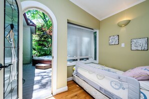 4 habitaciones, tabla de planchar con plancha, wifi y ropa de cama