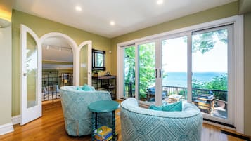 Smart-TV, Kamin, DVD-Player, Musikbibliothek