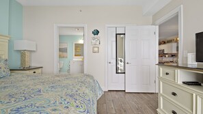 2 bedrooms, iron/ironing board, internet, bed sheets - Emerald Isle 1401 - Front row beach chair service included! Affordable rates! (Panama City Beach)