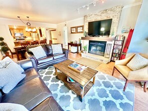 Älytelevisio, takka, videopelejä, DVD-soitin