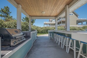 Outdoor dining - 5571- landfall 11, Spacious Nags Head home full of fun with private pool & game room! (Nags Head)