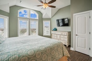 8 bedrooms, travel crib, WiFi, bed sheets - 5571- landfall 11, Spacious Nags Head home full of fun with private pool & game room! (Nags Head)