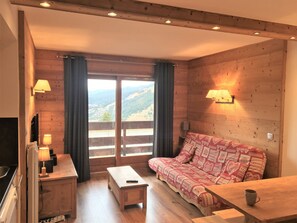 Fernseher, DVD-Player, Stereoanlage