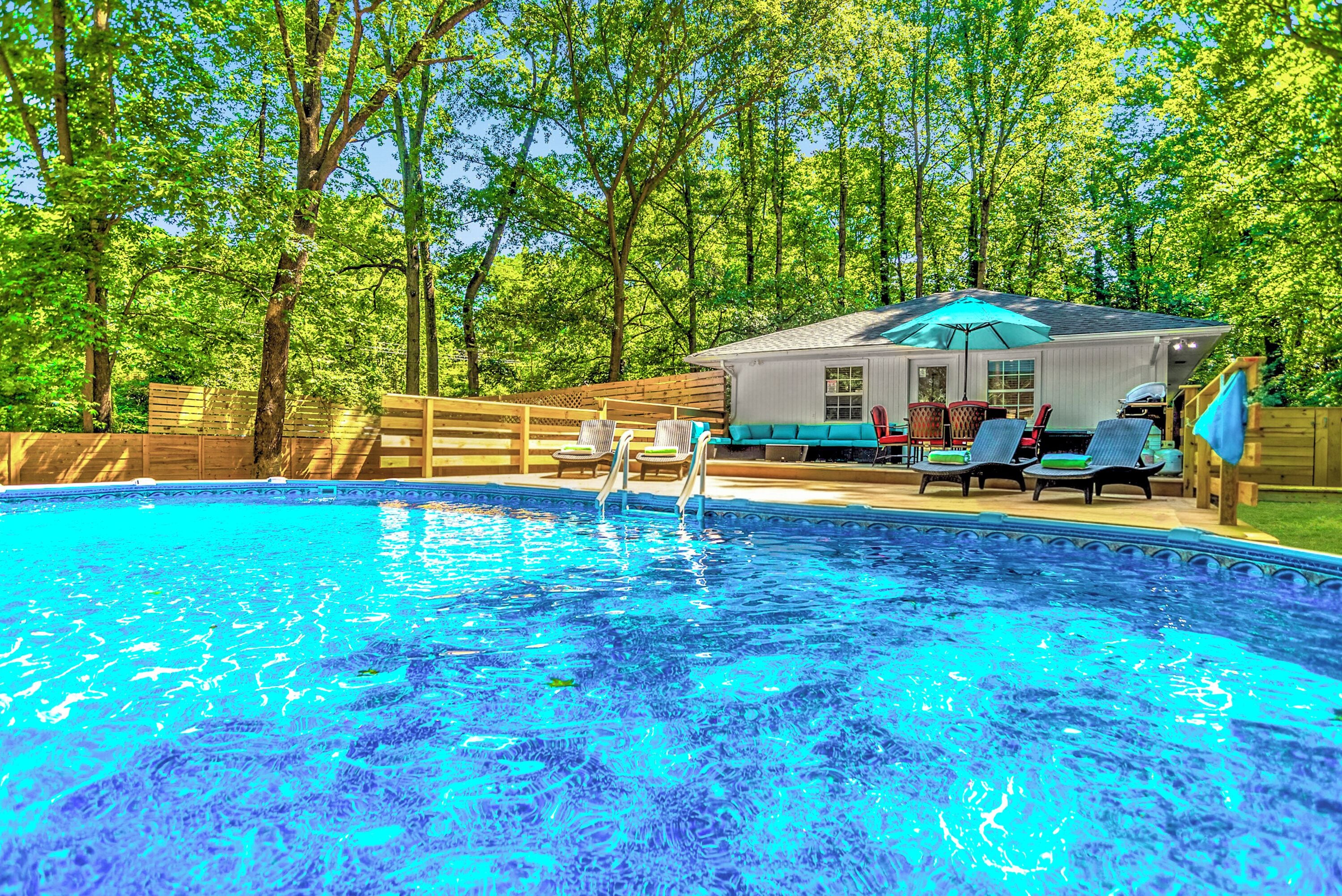 Pool ONLY open last weekend of Apr - Sep, HotTub open all year.