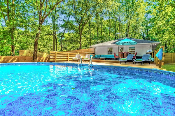 Pool ONLY open last weekend of Apr - Sep, HotTub open all year.