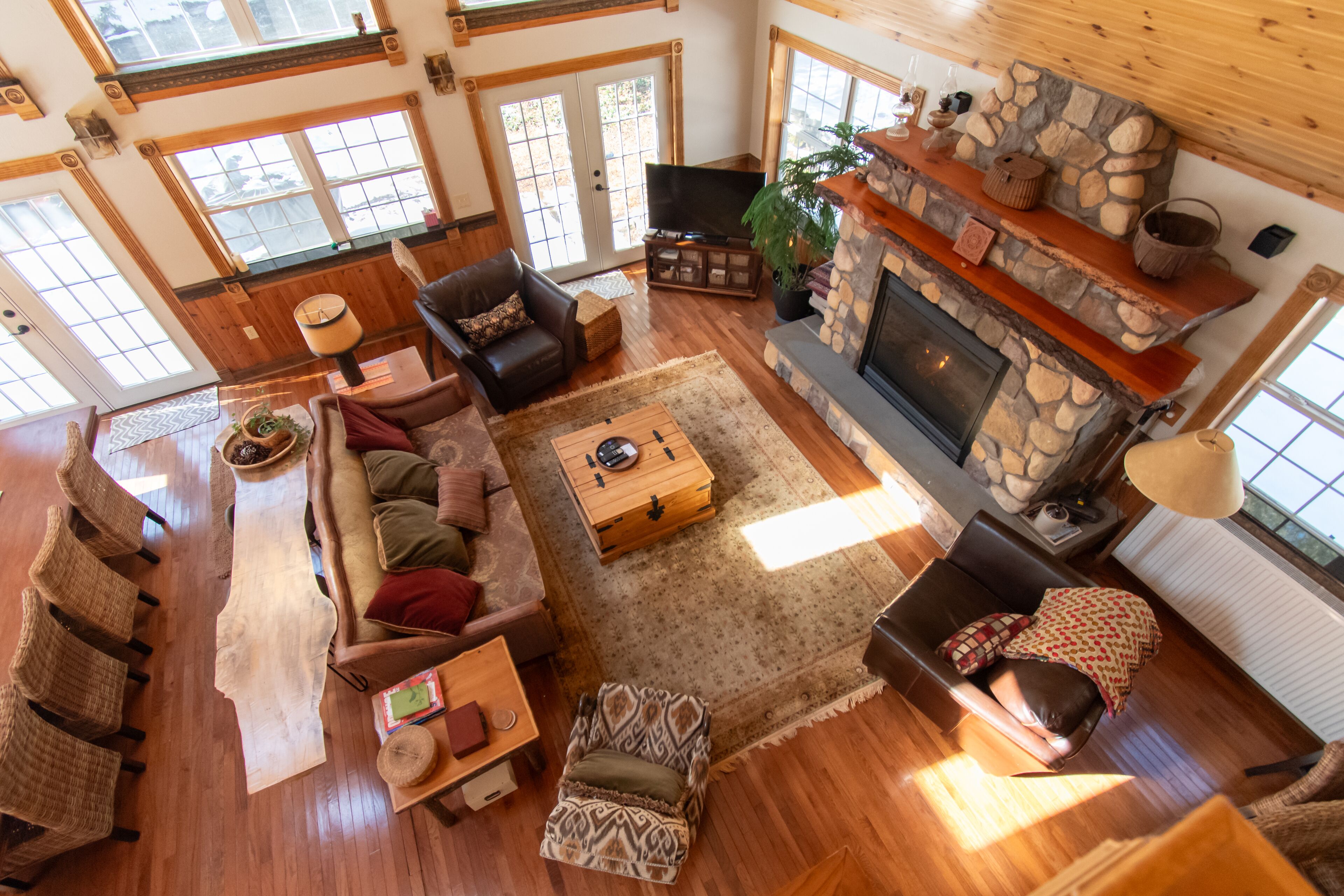 智能电视、壁炉、电子游戏、DVD 播放器