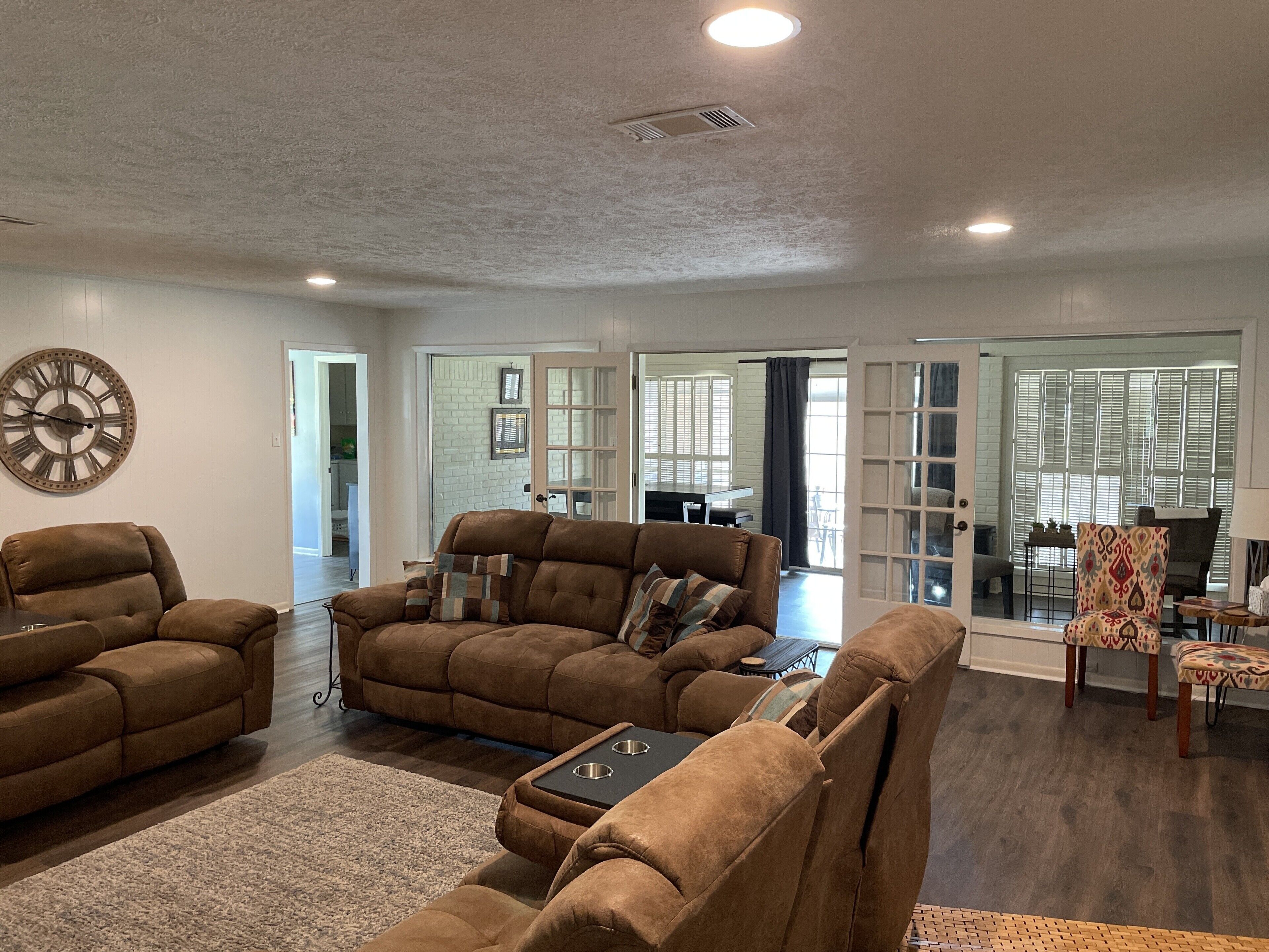 Spacious Home in quiet neighborhood 10 minutes from A&M