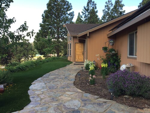 GREAT MOUNTAIN CABIN WITH A PERSONAL TOUCH —Quiet,Quiet, Quiet. 