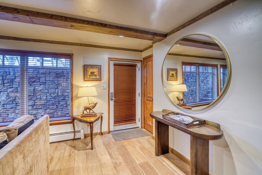 Charming & Cozy Condo In The Heart Of Aspen - Aspen, CO