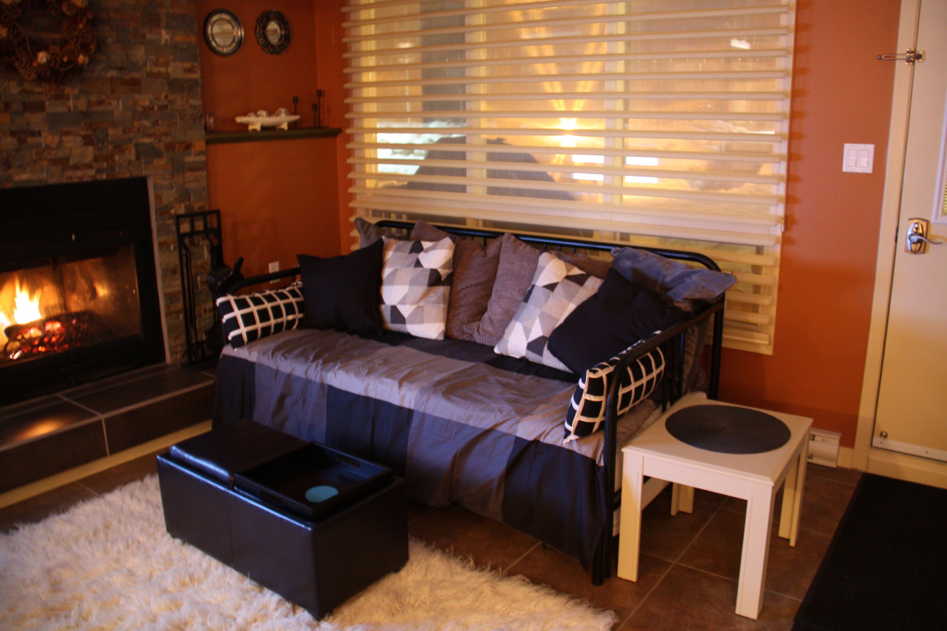 Renovated Studio Condo At Panorama Ski-In Ski-Out