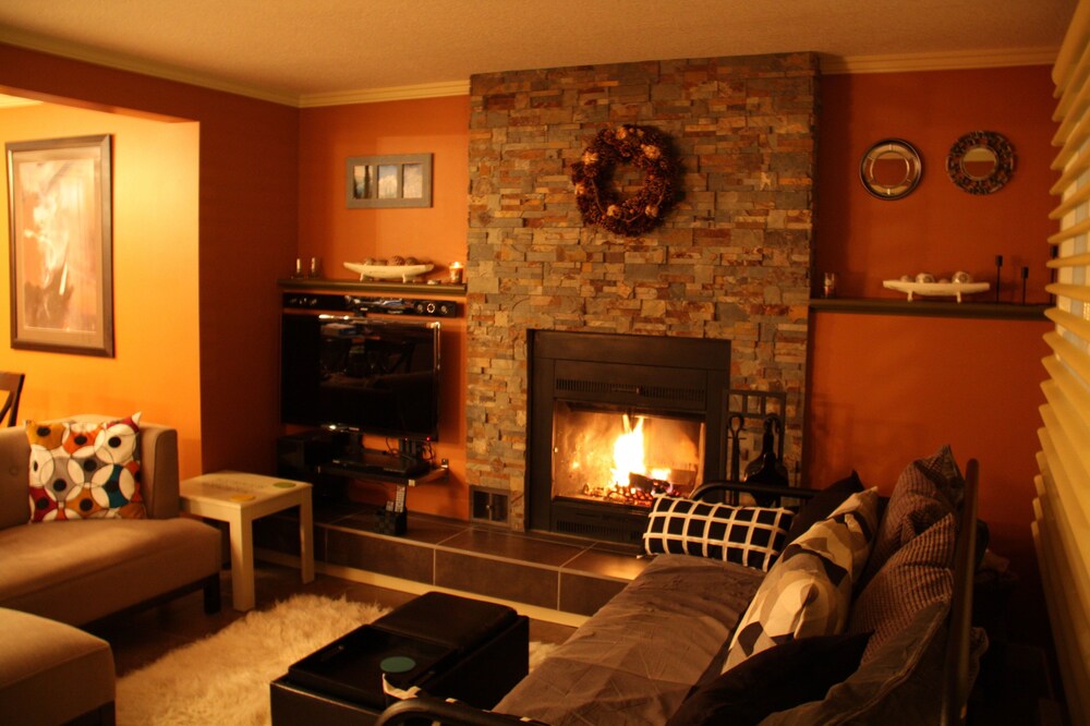 Renovated Studio Condo At Panorama Ski-In Ski-Out