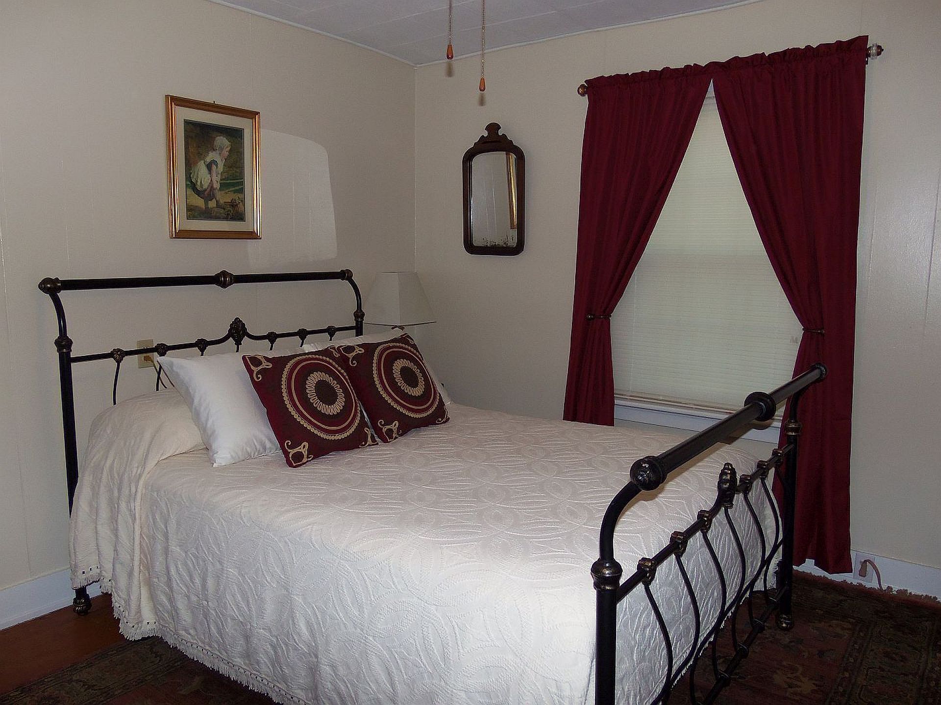 Little White Cottage-Country Setting In Town Just 5 minutes to The Ark Encounter