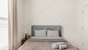 2 bedrooms, iron/ironing board, free WiFi, bed sheets