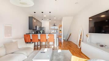 Een smart-tv, een muziekbibliotheek en een filmbibliotheek