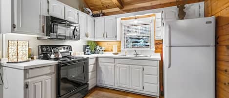 Refrigerador, microondas, horno y parrilla de estufa