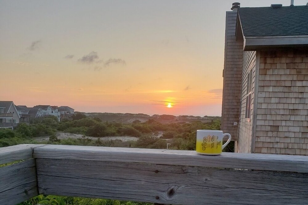Oceanside with Ocean View and Comfort!